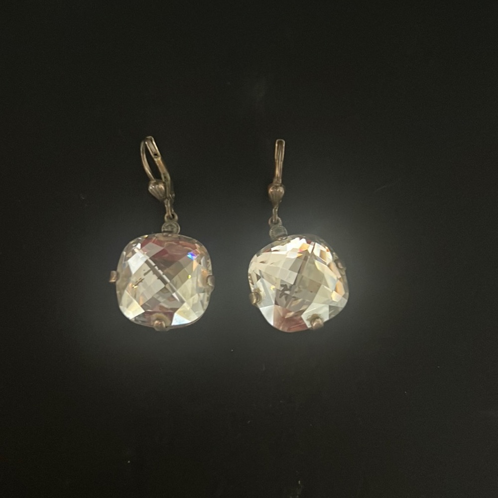 Sorrelli earrings clear glass look.